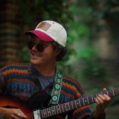 Emiliano, Gitaar docent